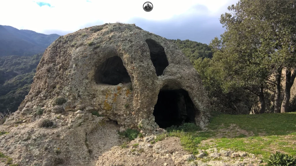 Le rocche di San Pietro nella Valle delle Grandi Pietre